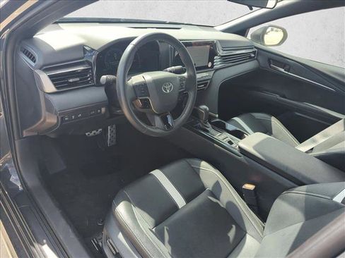 Used 2025 Toyota Camry SE image 6