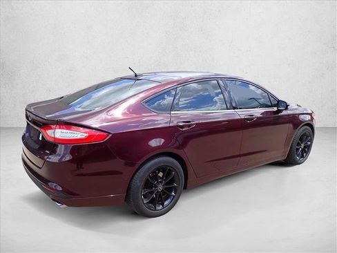 Used 2013 Ford Fusion SE FWD image 3