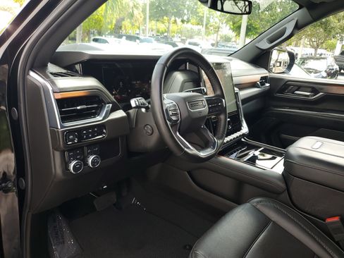 Used 2025 GMC Yukon Denali AWD/4WD image 24