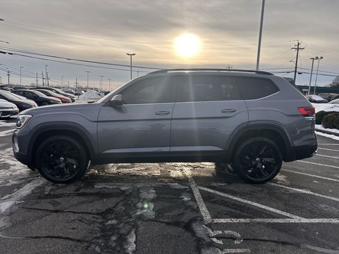 Certified 2025 Volkswagen Atlas SE w/ Panoramic Sunroof Package image 4