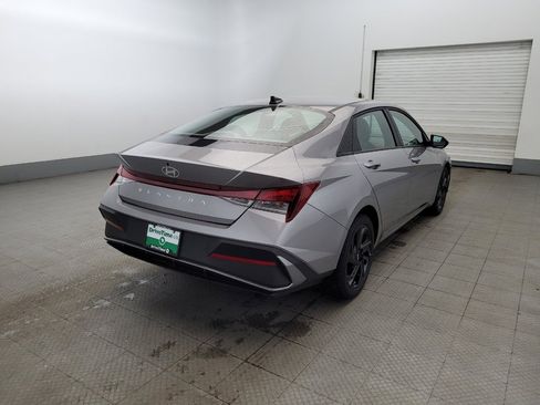 Used 2025 Hyundai Elantra SE image 9