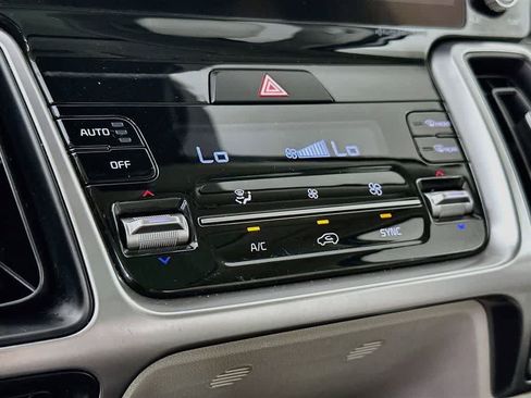 Used 2023 Kia Sorento S w/ Panoramic Sunroof Package FWD image 18