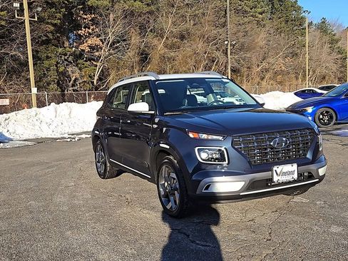 Certified 2025 Hyundai Venue Limited image 3