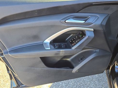 Used 2025 Audi Q5 Premium image 16