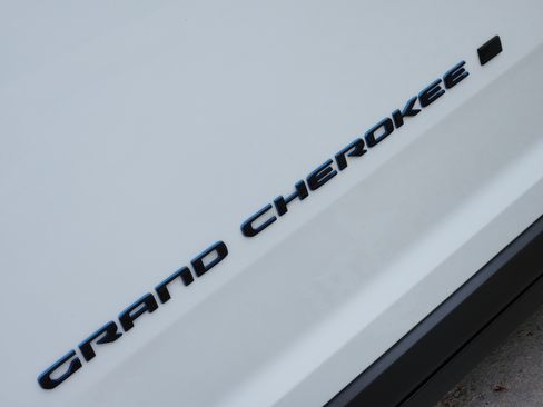 Used 2022 Jeep Grand Cherokee Trailhawk w/ Luxury Tech Group III AWD/4WD image 12