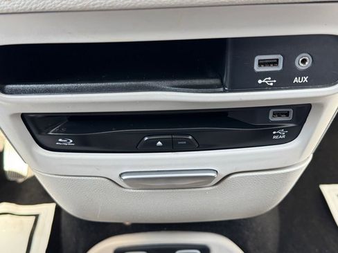 Used 2018 Chrysler Pacifica Limited w/ Advanced Safetytec Group image 19