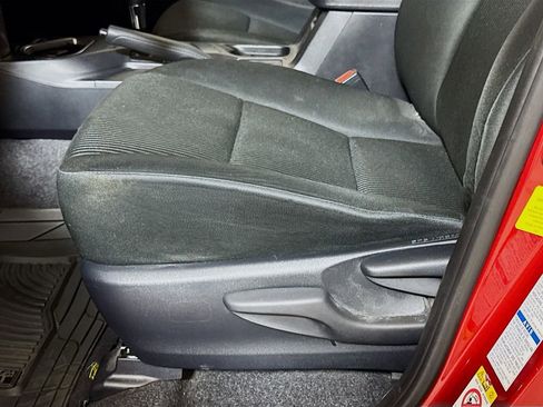 Used 2017 Toyota RAV4 LE AWD/4WD image 16