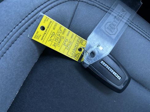 Used 2023 Ford Bronco Big Bend w/ Sasquatch Package image 24