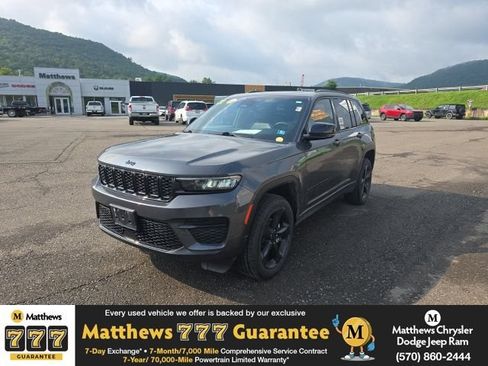 Used 2023 Jeep Grand Cherokee Altitude AWD/4WD image 1