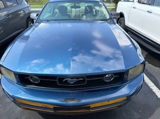 Used 2009 Ford Mustang Premium RWD video 2