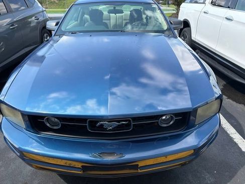 Used 2009 Ford Mustang Premium RWD image 2