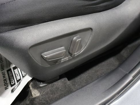 Used 2023 Toyota Highlander LE AWD/4WD image 10