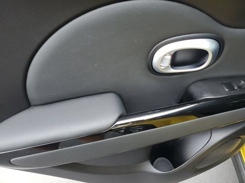 Used 2015 Kia Soul ! FWD image 15
