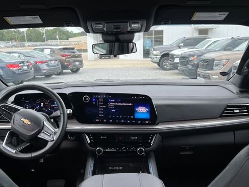 Used 2025 Chevrolet Tahoe LT AWD/4WD image 9