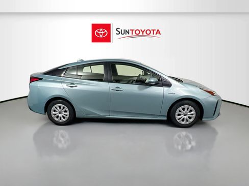 Used 2022 Toyota Prius LE FWD image 2