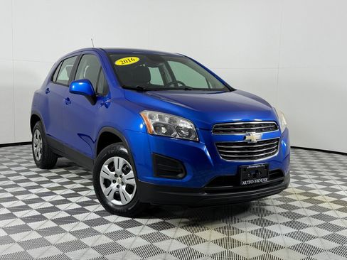 Used 2016 Chevrolet Trax LS FWD image 2