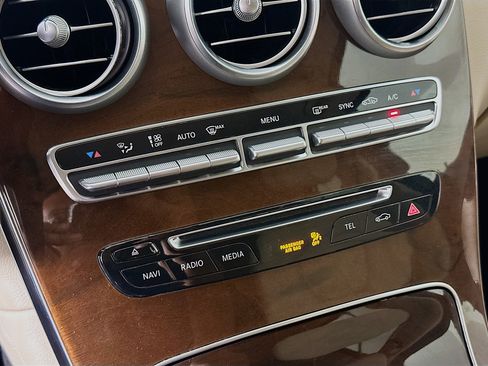 Used 2019 Mercedes-Benz GLC 300 4MATIC image 23