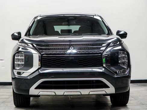 Used 2024 Mitsubishi Outlander SE image 7