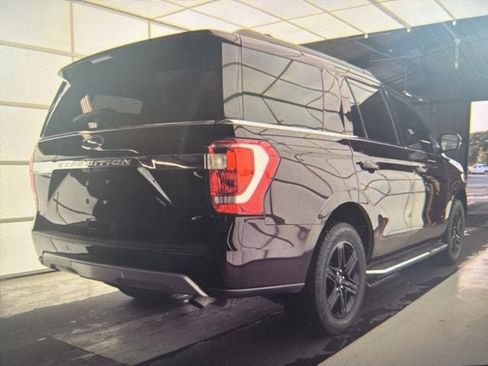Used 2021 Ford Expedition XLT RWD image 3