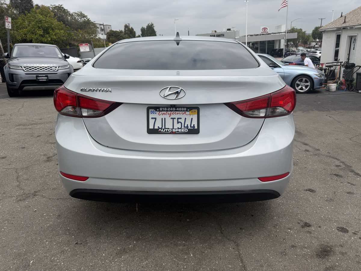 Used 2015 Hyundai Elantra SE w/ Option Group 02 FWD image 5