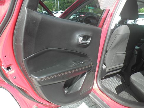 Used 2018 Jeep Compass Sport w/ Tech Group image 18