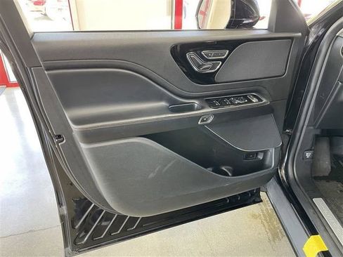 Used 2023 Lincoln Aviator AWD image 12