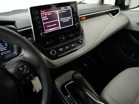 Used 2020 Toyota Corolla LE image 18