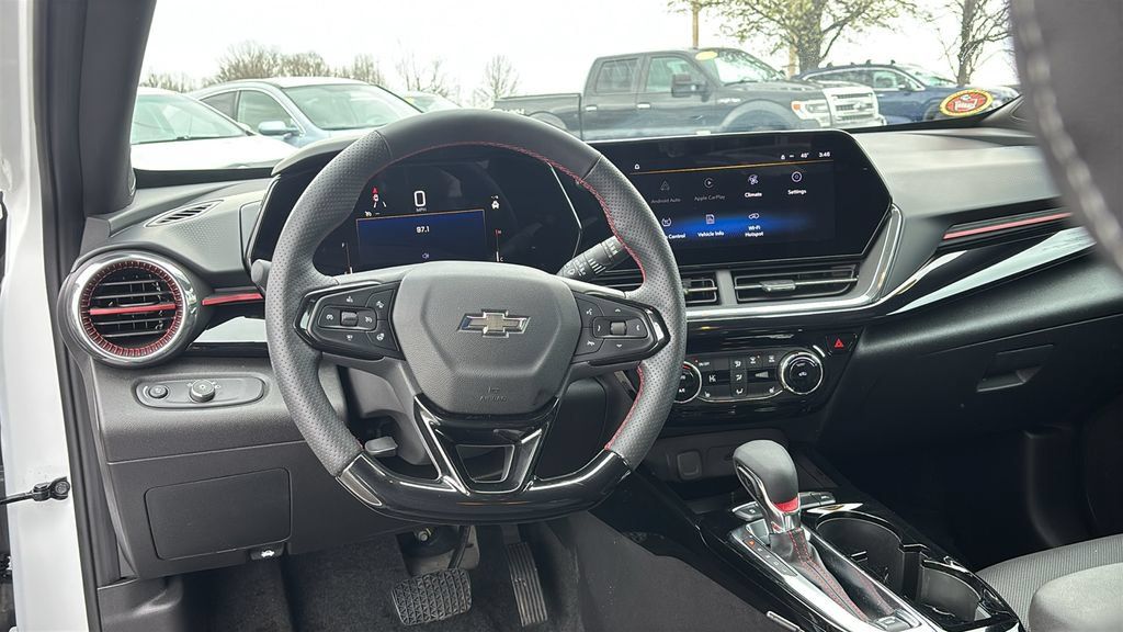 Used 2025 Chevrolet Trax RS w/ Sunroof Package FWD image 13