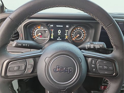 Used 2025 Jeep Wrangler Unlimited Rubicon AWD/4WD image 24