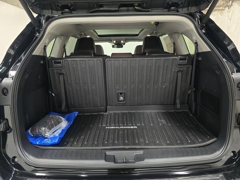New 2026 Toyota Highlander Platinum image 21