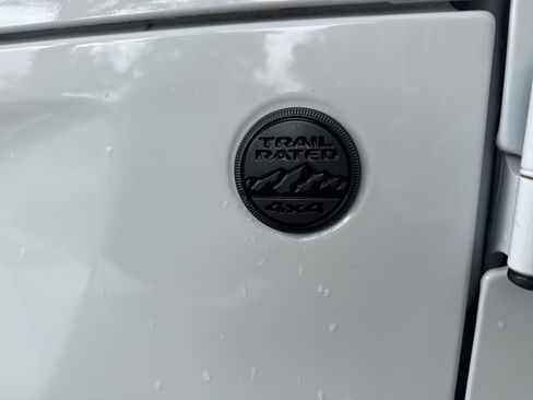 Used 2022 Jeep Gladiator Sport AWD/4WD image 13