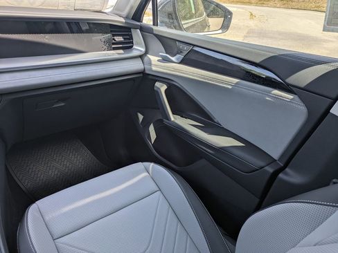 New 2026 Volkswagen Tiguan SE AWD/4WD image 17