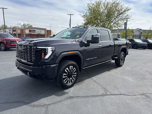 Used 2025 GMC Sierra 2500 Denali Ultimate w/ Max Trailering Package AWD/4WD image 3
