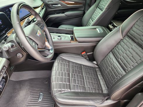 Used 2024 Cadillac Escalade Sport Platinum w/ LPO, ONYX Package AWD/4WD image 11