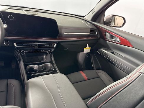 New 2026 Chevrolet Traverse RS w/ LPO, Floor Liner Package image 19