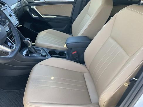 Used 2023 Volkswagen Tiguan SE AWD/4WD image 21