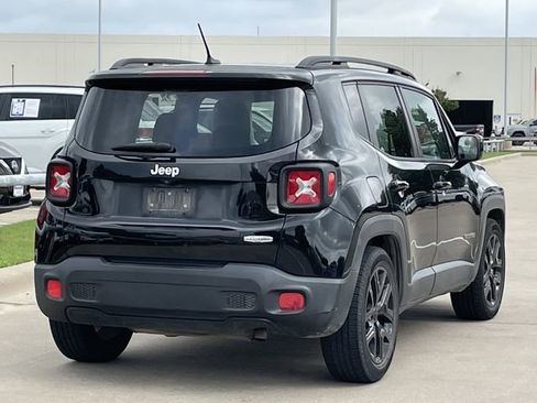 Used 2015 Jeep Renegade Latitude FWD image 4