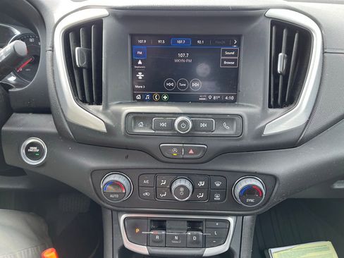 Used 2024 GMC Terrain SLE w/ Driver Convenience Package FWD image 8