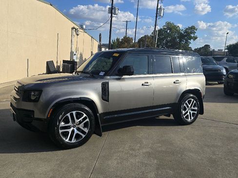 Used 2024 Land Rover Defender 110 X-Dynamic SE AWD/4WD image 1