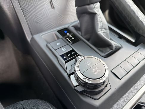 New 2026 Toyota 4Runner SR5 AWD/4WD image 25