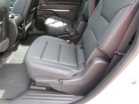 New 2026 Chevrolet Traverse LT FWD image 13