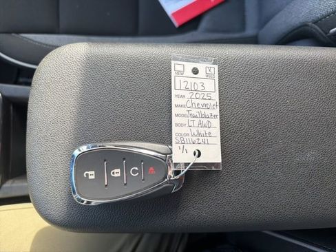 Used 2025 Chevrolet TrailBlazer LT AWD/4WD image 23