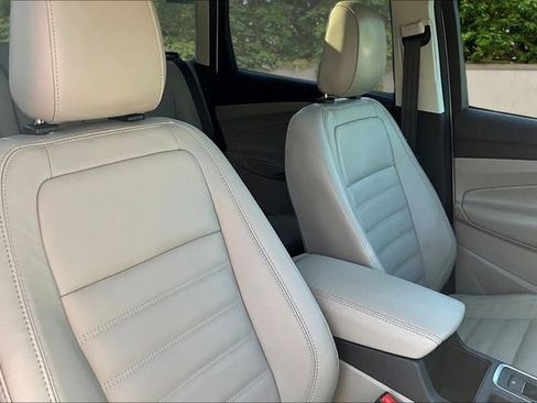 Used 2019 Ford Escape Titanium AWD/4WD image 29