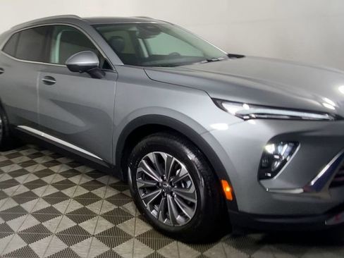 Certified 2025 Buick Envision Preferred image 4