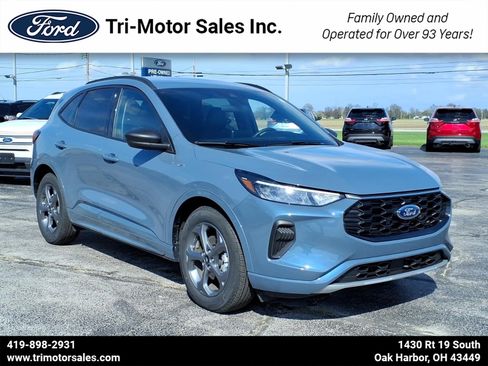 Used 2023 Ford Escape ST-Line w/ Cold Weather Package image 1