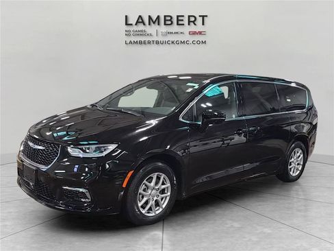 Used 2025 Chrysler Pacifica Select FWD image 1