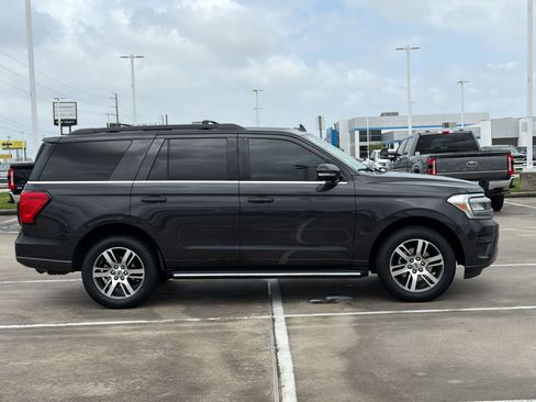 Used 2022 Ford Expedition XLT RWD image 8