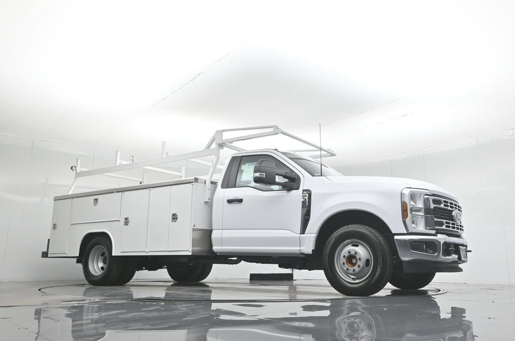 New 2026 Ford F350 XL w/ XL Chrome Package RWD image 3