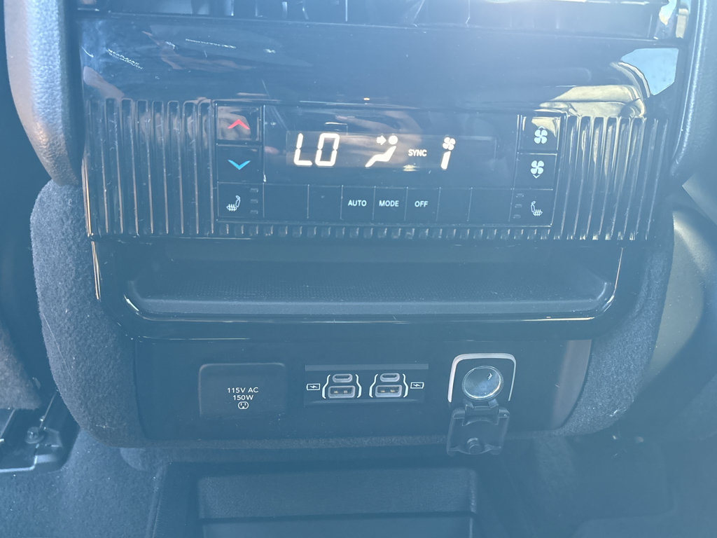 Used 2024 Jeep Wagoneer Series III AWD/4WD image 18