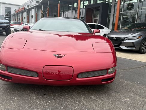 Used 2004 Chevrolet Corvette Base w/ Preferred Equipment Group image 8